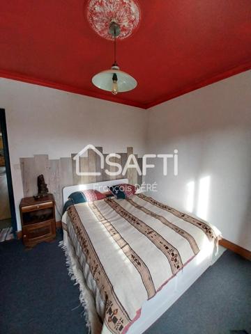 Plongez au coeur du Périgord noir avec cette grande propriété familiale avec piscine.