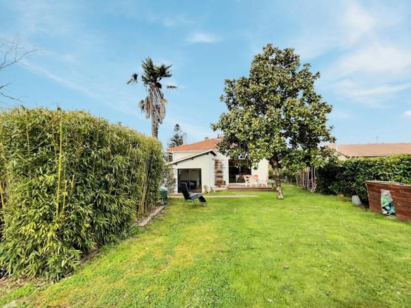 MAISON 3 CHAMBRES AVEC GARAGE ET GRAND TERRAIN SUR COUTRAS