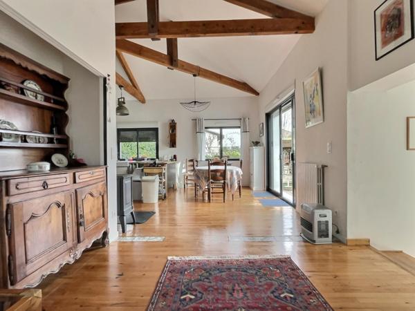 MAISON 3 CHAMBRES AVEC GARAGE ET GRAND TERRAIN SUR COUTRAS