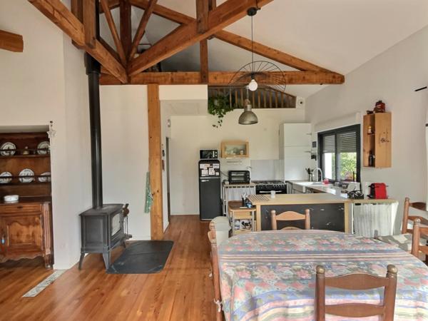 MAISON 3 CHAMBRES AVEC GARAGE ET GRAND TERRAIN SUR COUTRAS