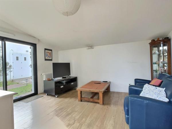 MAISON 3 CHAMBRES AVEC GARAGE ET GRAND TERRAIN SUR COUTRAS