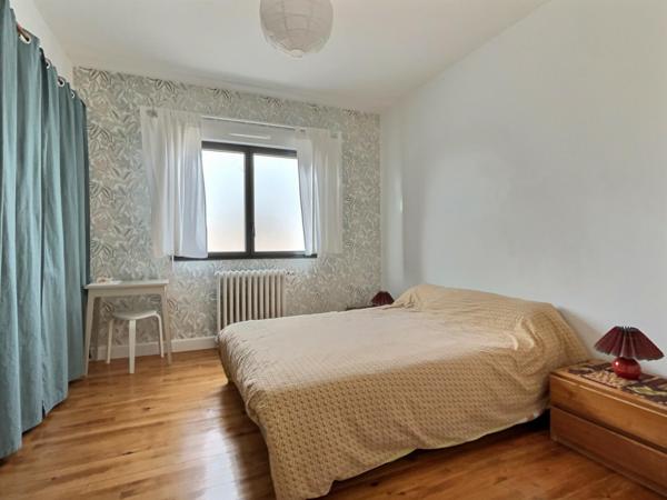 MAISON 3 CHAMBRES AVEC GARAGE ET GRAND TERRAIN SUR COUTRAS