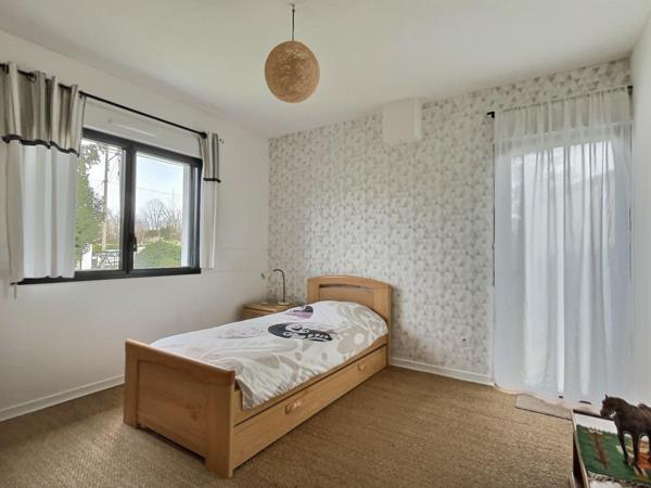 MAISON 3 CHAMBRES AVEC GARAGE ET GRAND TERRAIN SUR COUTRAS