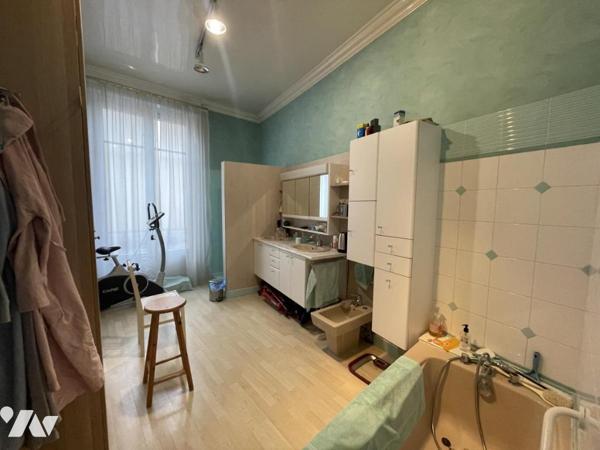 maison 11 pièces avec jardin et garage.