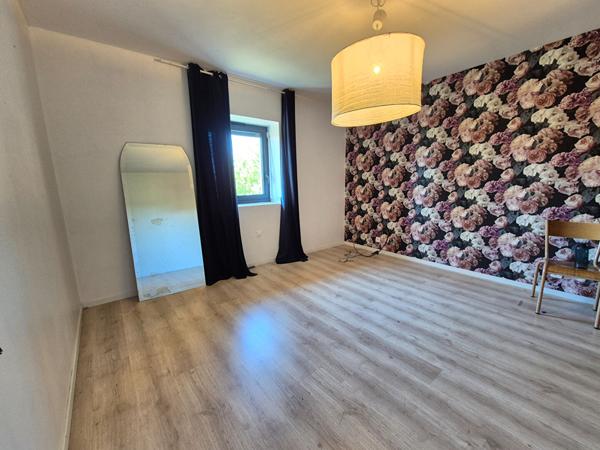 Maison spacieuse à vendre à Péronnas - 5 chambres et jardin