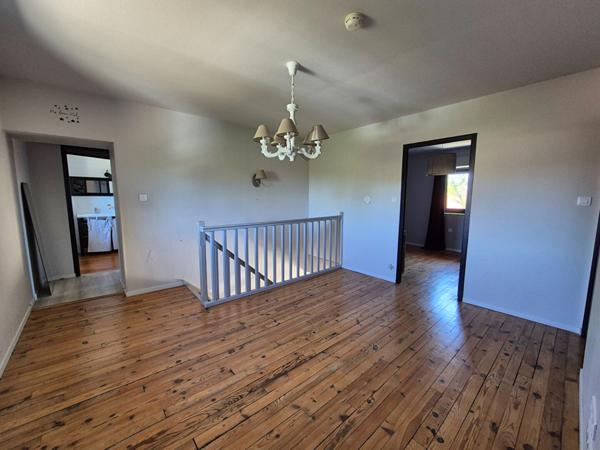 Maison spacieuse à vendre à Péronnas - 5 chambres et jardin