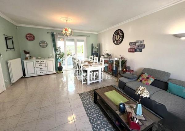 Quartier résidentiel maison non mitoyenne sur ssol