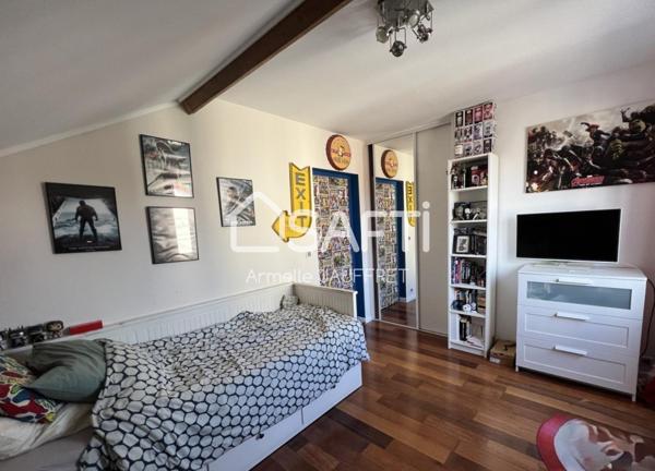 Quartier résidentiel maison non mitoyenne sur ssol