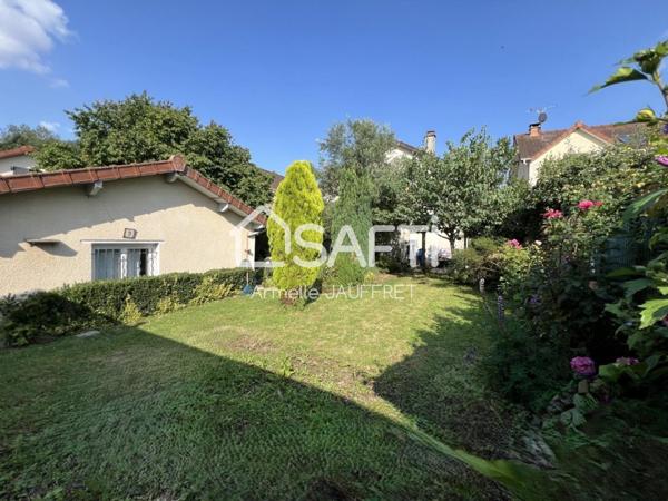 Quartier résidentiel maison non mitoyenne sur ssol