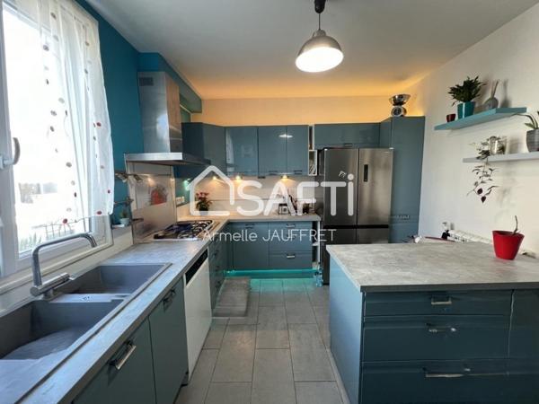 Quartier résidentiel maison non mitoyenne sur ssol