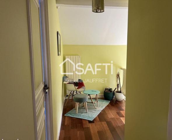 Quartier résidentiel maison non mitoyenne sur ssol