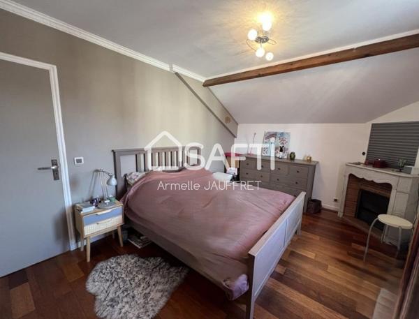 Quartier résidentiel maison non mitoyenne sur ssol