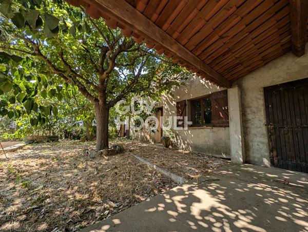 Maison ancienne à rénover avec grand terrain et piscine à Les Taillades