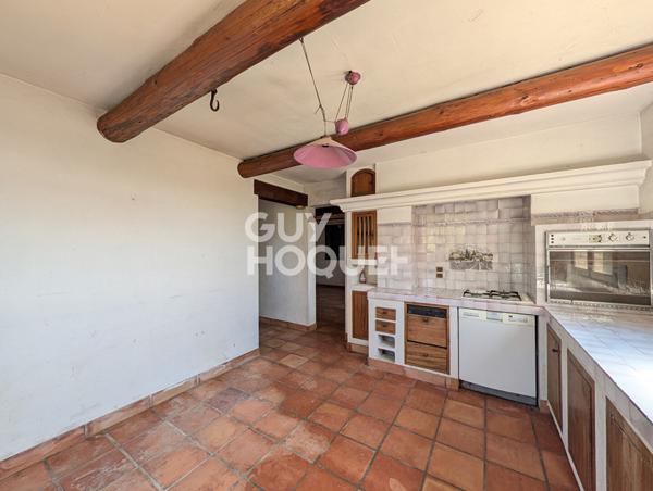Maison ancienne à rénover avec grand terrain et piscine à Les Taillades