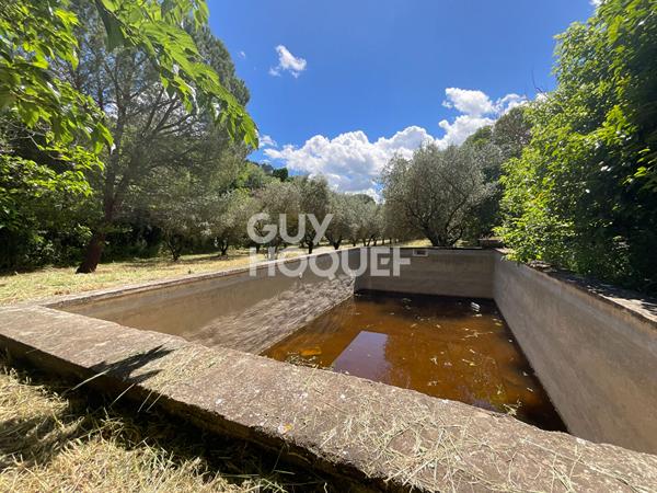 Maison ancienne à rénover avec grand terrain et piscine à Les Taillades
