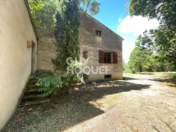 Maison ancienne à rénover avec grand terrain et piscine à Les Taillades