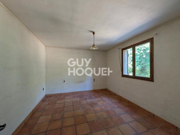 Maison ancienne à rénover avec grand terrain et piscine à Les Taillades