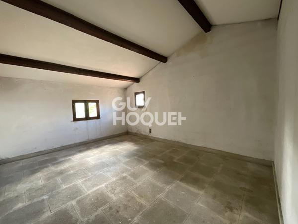 Maison ancienne à rénover avec grand terrain et piscine à Les Taillades