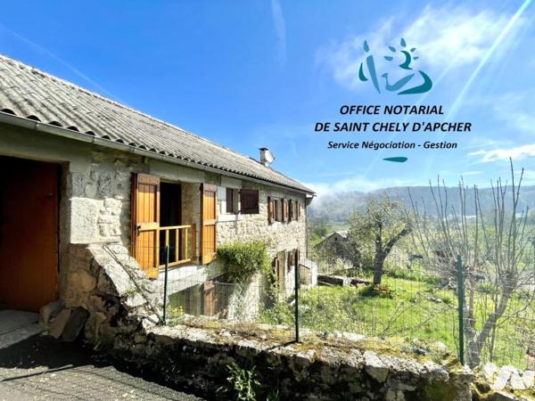 VENTE : CHARME AUTHENTIQUE EN LOZÈRE – CORPS DE FERME RÉNOVÉ AVEC VUE SUR LA MARGERIDE
