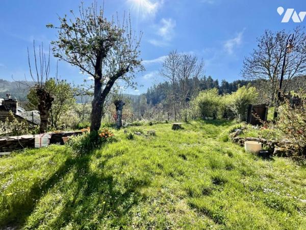 VENTE : CHARME AUTHENTIQUE EN LOZÈRE – CORPS DE FERME RÉNOVÉ AVEC VUE SUR LA MARGERIDE