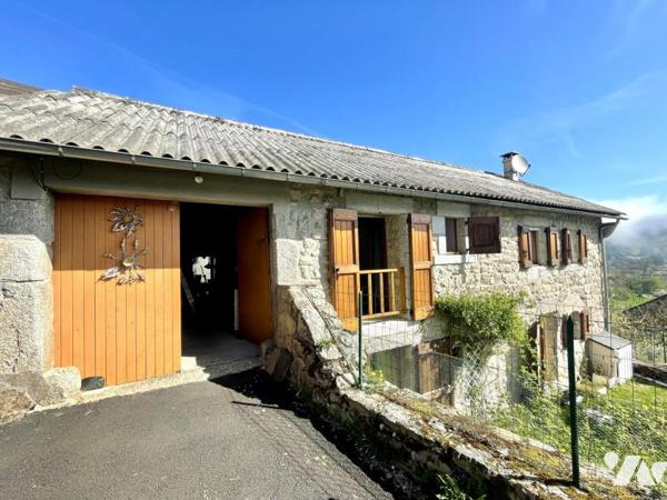 VENTE : CHARME AUTHENTIQUE EN LOZÈRE – CORPS DE FERME RÉNOVÉ AVEC VUE SUR LA MARGERIDE