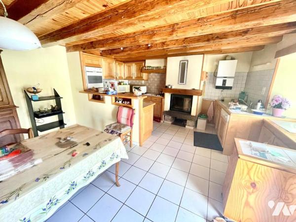 VENTE : CHARME AUTHENTIQUE EN LOZÈRE – CORPS DE FERME RÉNOVÉ AVEC VUE SUR LA MARGERIDE