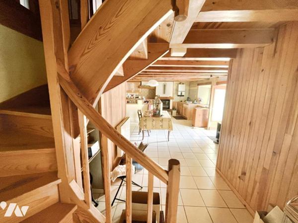 VENTE : CHARME AUTHENTIQUE EN LOZÈRE – CORPS DE FERME RÉNOVÉ AVEC VUE SUR LA MARGERIDE