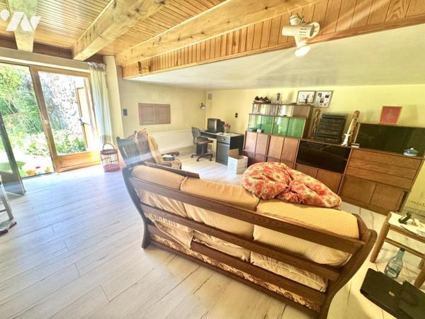 VENTE : CHARME AUTHENTIQUE EN LOZÈRE – CORPS DE FERME RÉNOVÉ AVEC VUE SUR LA MARGERIDE