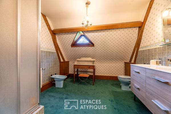 Demeure familiale dans un écrin verdoyant avec dépendance