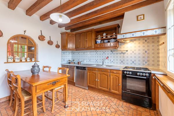 Demeure familiale dans un écrin verdoyant avec dépendance