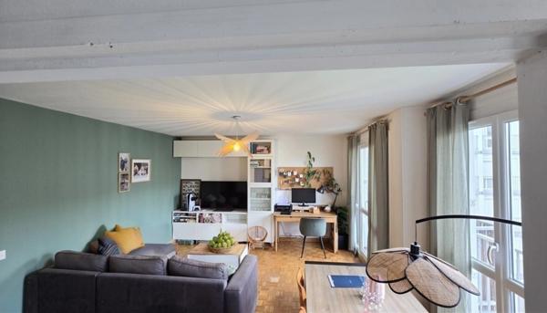 A vendre Apt Rennes Sud Landrel – T4 traversant rénové avec vue dégagée sur espaces verts – métro à pied