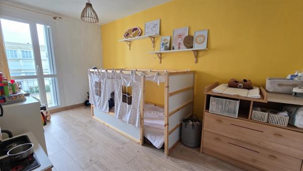 A vendre Apt Rennes Sud Landrel – T4 traversant rénové avec vue dégagée sur espaces verts – métro à pied