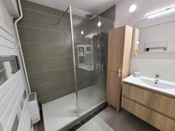 A vendre Apt Rennes Sud Landrel – T4 traversant rénové avec vue dégagée sur espaces verts – métro à pied