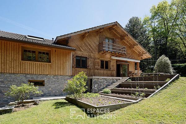 Elégant chalet et son écrin boisé aux portes de Genève