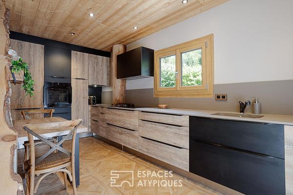 Elégant chalet et son écrin boisé aux portes de Genève