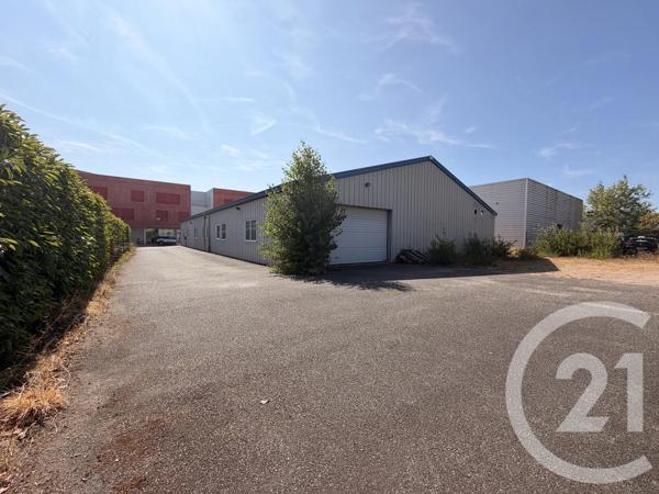 à vendre  554,30 m 2   MOULINS  - 03