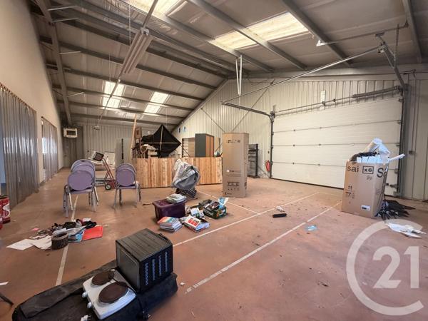 à vendre  554,30 m 2   MOULINS  - 03