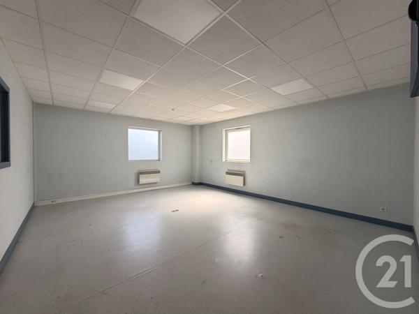 à vendre  554,30 m 2   MOULINS  - 03