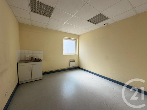 à vendre  554,30 m 2   MOULINS  - 03