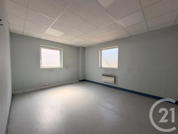 à vendre  554,30 m 2   MOULINS  - 03
