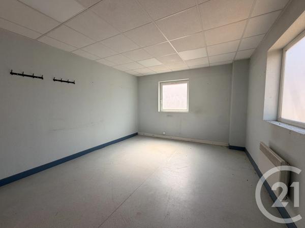 à vendre  554,30 m 2   MOULINS  - 03