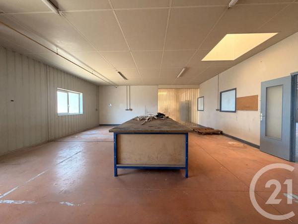 à vendre  554,30 m 2   MOULINS  - 03