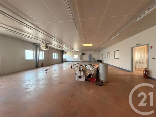 à vendre  554,30 m 2   MOULINS  - 03
