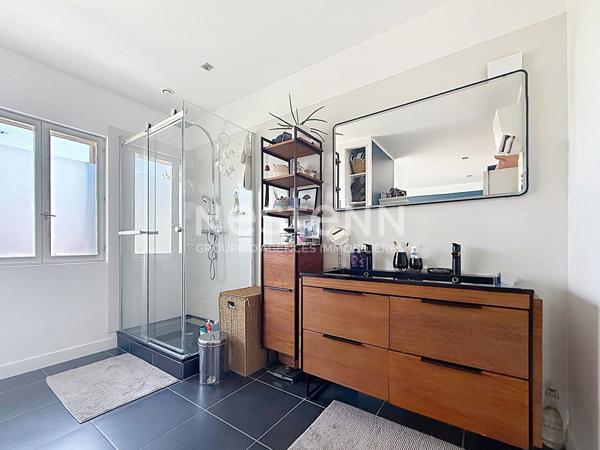 Grande maison d'exception 5 pièces 4 chambres avec piscine et terrasses - 69500 BRON