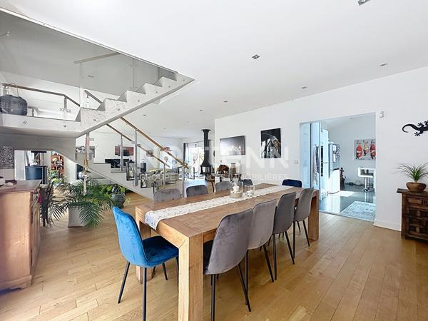 Grande maison d'exception 5 pièces 4 chambres avec piscine et terrasses - 69500 BRON