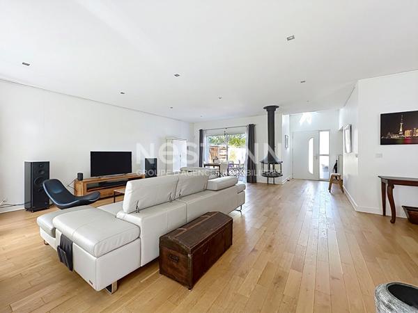 Grande maison d'exception 5 pièces 4 chambres avec piscine et terrasses - 69500 BRON