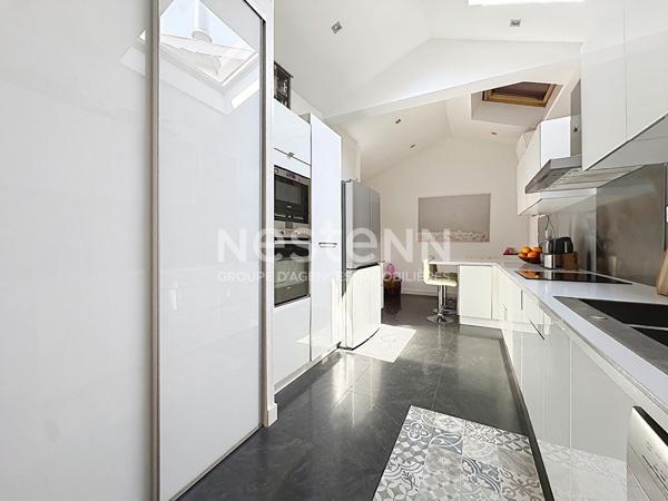Grande maison d'exception 5 pièces 4 chambres avec piscine et terrasses - 69500 BRON