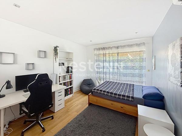 Grande maison d'exception 5 pièces 4 chambres avec piscine et terrasses - 69500 BRON