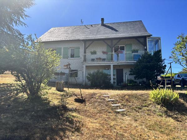 Maison avec 4 chambres et 2 sdb's, Grand sous sol. Jardin 2212 m2