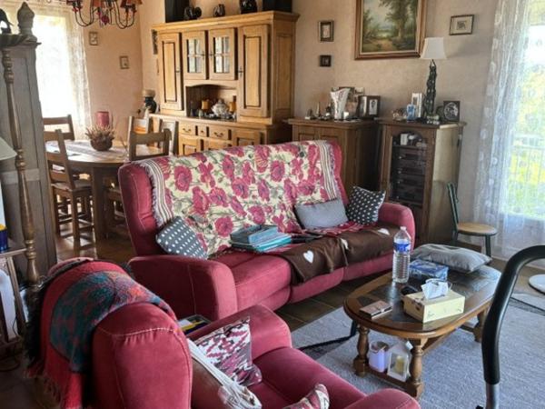 Maison avec 4 chambres et 2 sdb's, Grand sous sol. Jardin 2212 m2